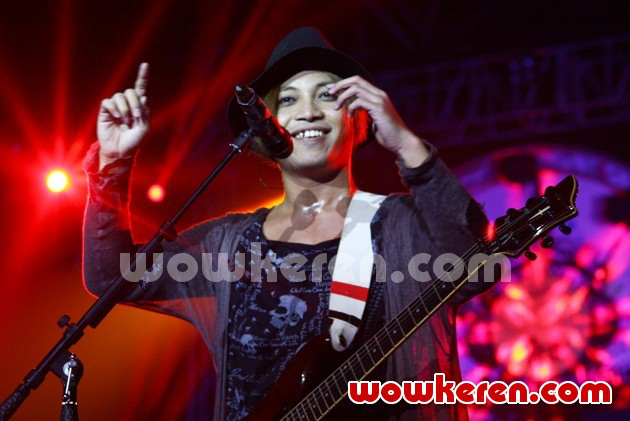 Gambar Foto Penampilan Iman J-Rocks di 'Gen Fest 2013'