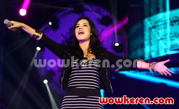 Gambar Foto Penampilan Raisa di 'Gen Fest 2013'
