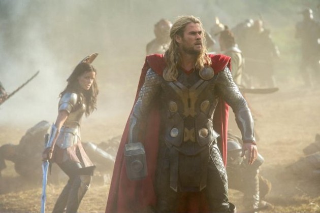 Gambar Foto Aksi Chris Hemsworth Sebagai Thor