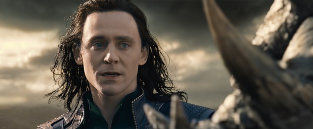 Gambar Foto Akting Tom Hiddleston Sebagai Loki