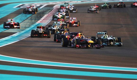 Gambar Foto Persaingan Para Pembalap di Sirkuit Yas Marina, Abu Dhabi