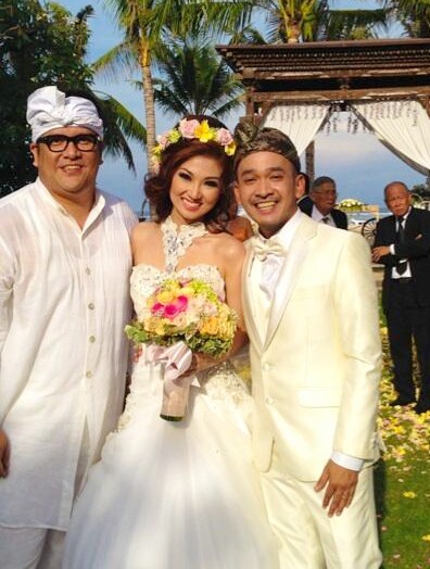Gambar Foto Pernikahan Ruben Onsu dan Wenda Tan