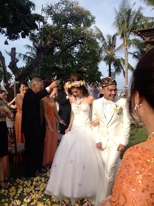 Gambar Foto Pernikahan Ruben Onsu dan Wenda Tan