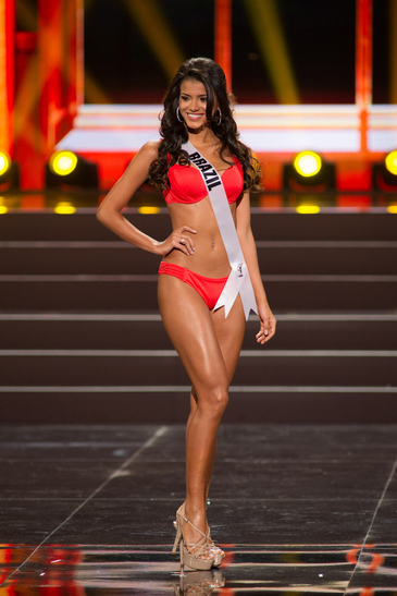 Gambar Foto Miss Brazil Jakelyne Oliveira di Sesi Swimsuit