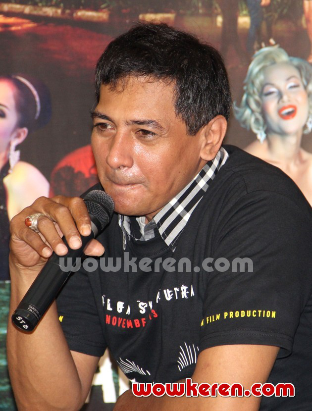 Foto George Taka Saat Jumpa Pers Film Taman Lawang Foto