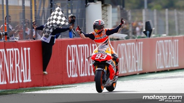 Gambar Foto Marc Marquez Sesudah Melewati Garis Akhir