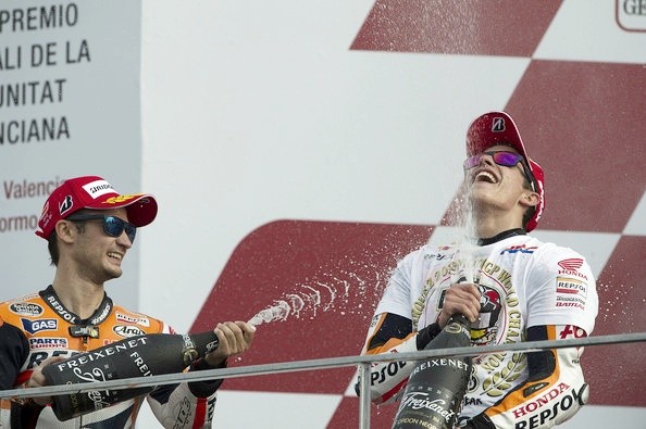 Gambar Foto Dani Pedrosa (kiri) Juara 2 MotoGP Valencia