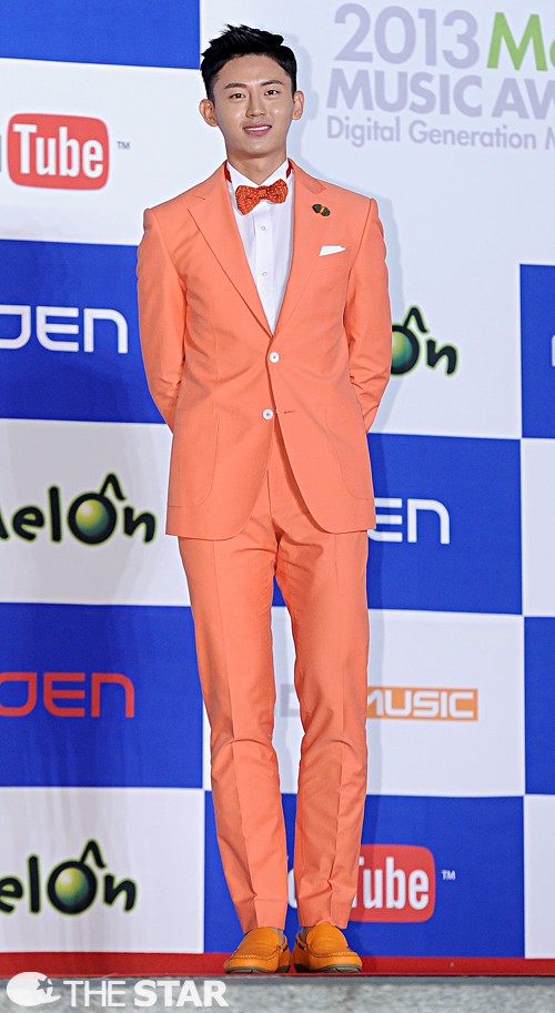 Gambar Foto Lee Ji Hoon di Red Carpet MelOn Music Awards 2013