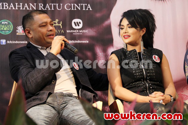 Gambar Foto Krisdayanti Didampingi Raul Lemos di Peluncuran Album 'Persembahan Ratu Cinta'