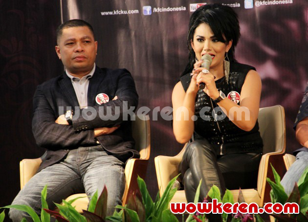 Gambar Foto Krisdayanti Didampingi Raul Lemos di Peluncuran Album 'Persembahan Ratu Cinta'