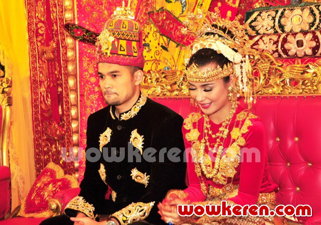 Gambar Foto Pernikahan Teuku Wisnu dan Shireen Sungkar