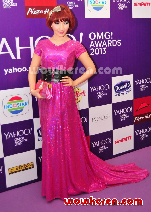 Gambar Foto Roro Fitria Hadir di 'Yahoo OMG! Awards 2013'