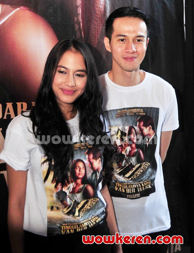 Gambar Foto Pevita Pearce dan Herjunot Ali Saat Jumpa Pers Film 'Tenggelamnya Kapal Van Der Wijck'