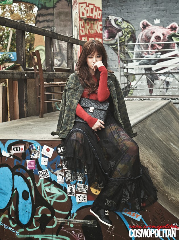 Gambar Foto Kim Tae Hee di Majalah Cosmopolitan Edisi November 2013
