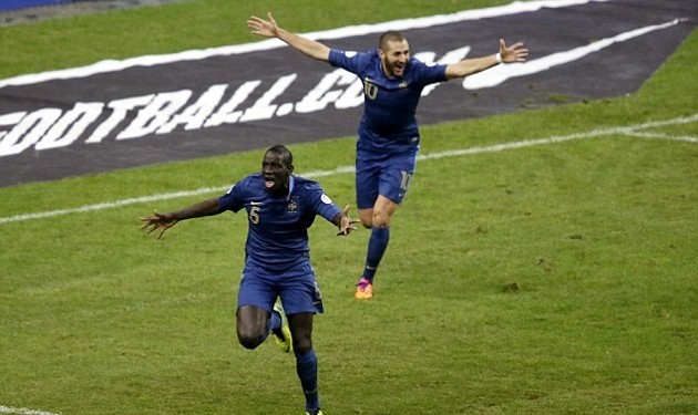 Gambar Foto Mamadou Sakho Berhasil Mencetak Gol untuk Perancis
