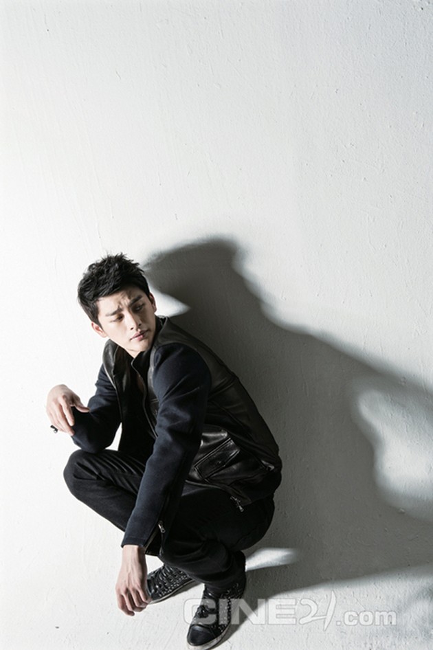 Gambar Foto Seo In Guk di Majalah Cine21 Edisi November 2013