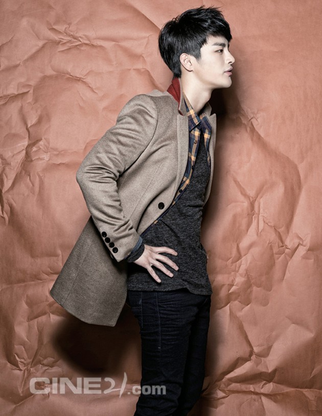 Gambar Foto Seo In Guk di Majalah Cine21 Edisi November 2013