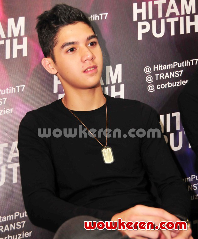Gambar Foto Al Ghazali di Acara 'Hitam Putih'