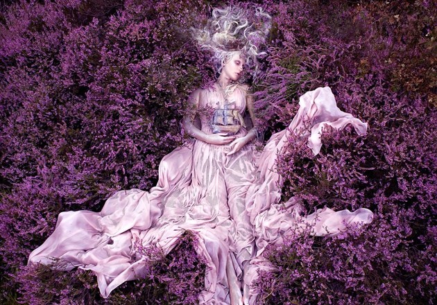 Gambar Foto Foto Karya Kirsty Mitchell  dari Galeri 'Wonderland'