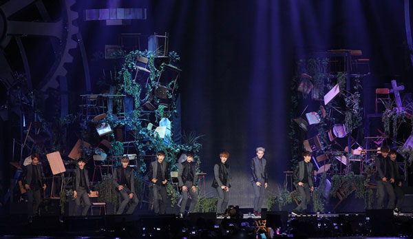 Gambar Foto EXO Saat Nyanyikan Lagu 'Growl' di MAMA 2013