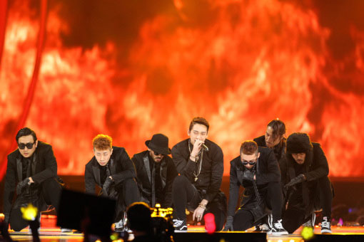 Gambar Foto Penampilan Rain di Panggung MAMA 2013