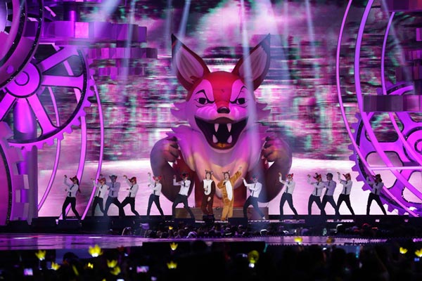 Gambar Foto Aksi Panggung Ylvis di MAMA 2013