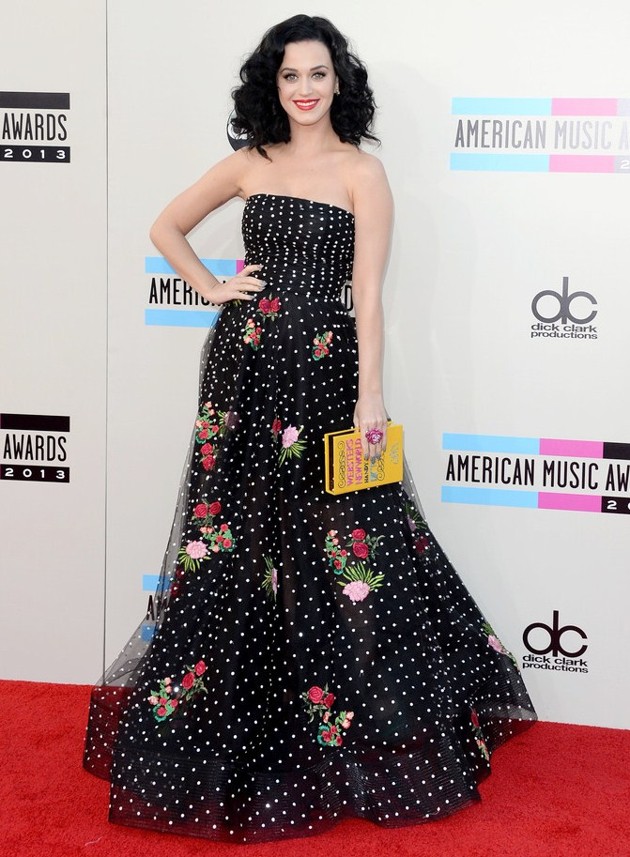 Gambar Foto Katy Perry di Red Carpet American Music Awards 2013
