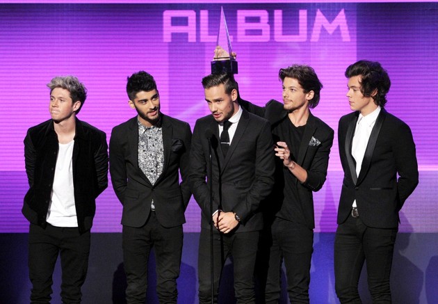 Foto One Direction Raih Piala Favorite Album - Pop/Rock