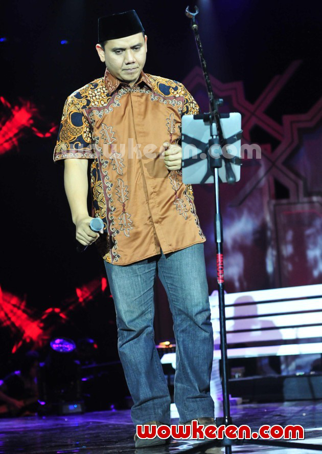 Gambar Foto Penampilan Fadly Padi di Konser 'Malam 1000 Keberkahaan'