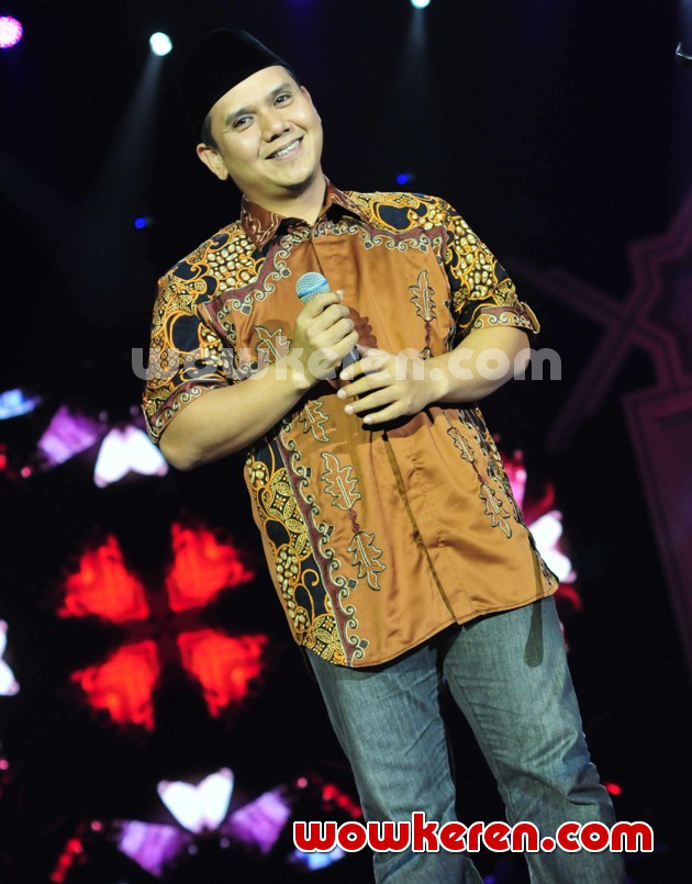 Gambar Foto Penampilan Fadly Padi di Konser 'Malam 1000 Keberkahaan'