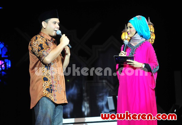 Gambar Foto Penampilan Fadly Padi di Konser 'Malam 1000 Keberkahaan'