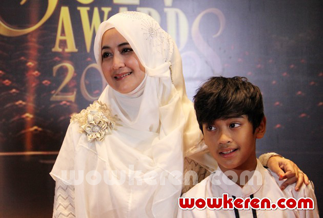 Gambar Foto Pipik Dian Irawati dan Abidzar di Red Carpet SCTV Awards 2013