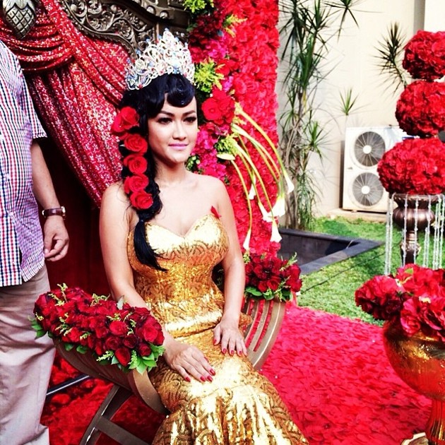 Gambar Foto Prosesi Siraman Julia Perez