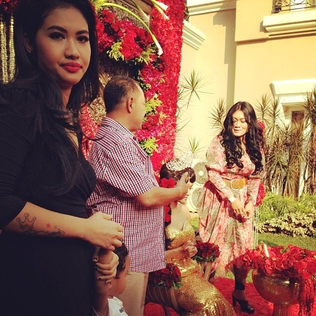 Gambar Foto Prosesi Siraman Julia Perez