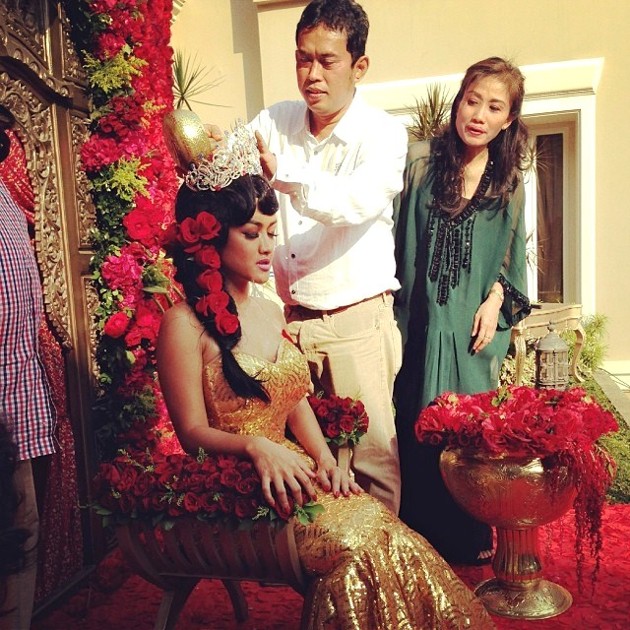 Gambar Foto Prosesi Siraman Julia Perez