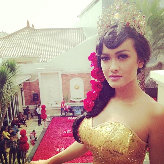 Gambar Foto Prosesi Siraman Julia Perez