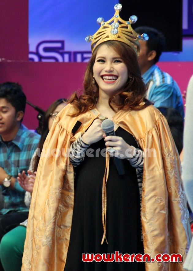 Gambar Foto Ayu Ting Ting di Acara Musik 'Dahsyat'
