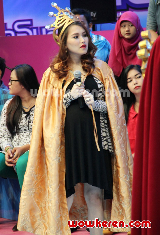 Gambar Foto Ayu Ting Ting di Acara Musik 'Dahsyat'