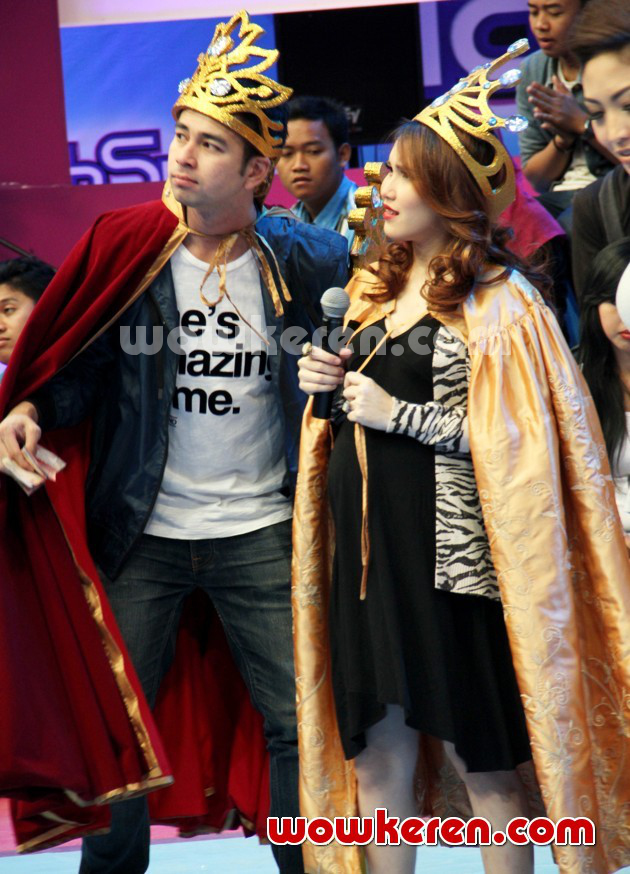 Gambar Foto Ayu Ting Ting dan Raffi Ahmad di Acara Musik 'Dahsyat'