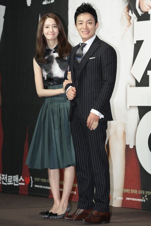 Gambar Foto Serasinya Yoona dan Lee Bum Soo Saat Jumpa Pers Serial 'Prime Minister and I'