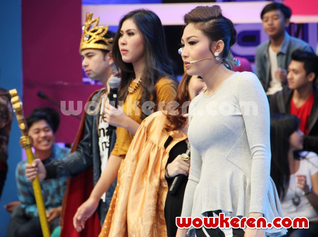 Gambar Foto Raffi Ahmad,Syahnaz Shadiqa dan Ayu Dewi di Acara Musik 'Dahsyat'