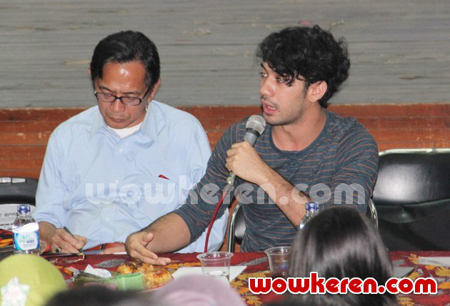 Gambar Foto Ray Sahetapy dan Reza Rahadian di Acara 'Dialog Terbuka Aktor & Bintang'