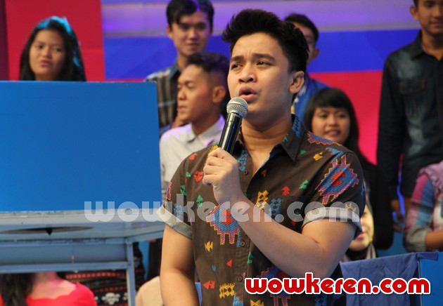 Gambar Foto Billy Syahputra Saat Menjadi Host Acara Musik 'Dahsyat'