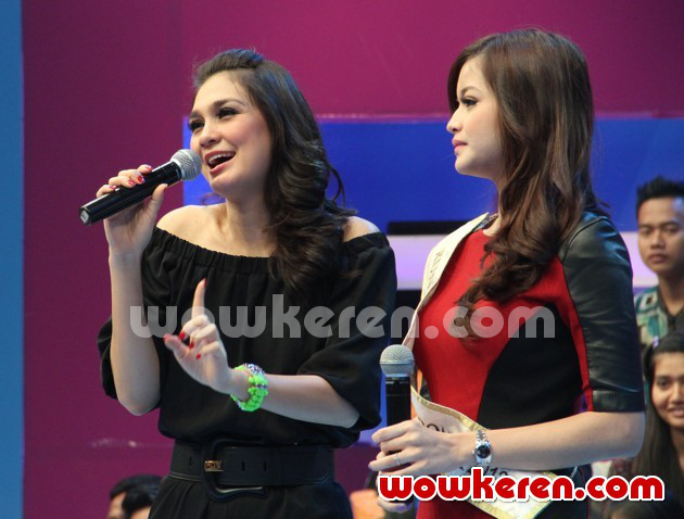 Gambar Foto Luna Maya Saat Menjadi Host Acara Musik 'Dahsyat'