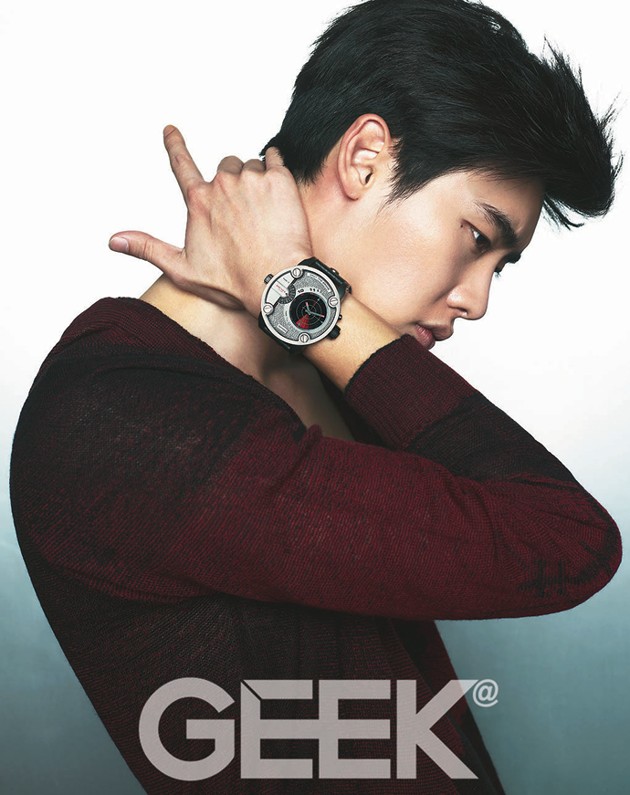 Gambar Foto Lee Jong Suk di Majalah Geeks Edisi Desember 2013