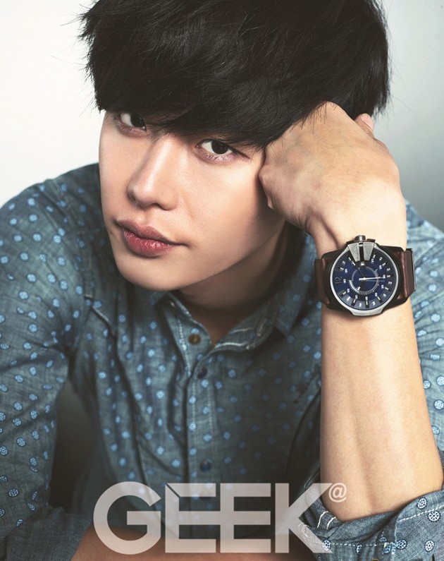 Gambar Foto Lee Jong Suk di Majalah Geeks Edisi Desember 2013