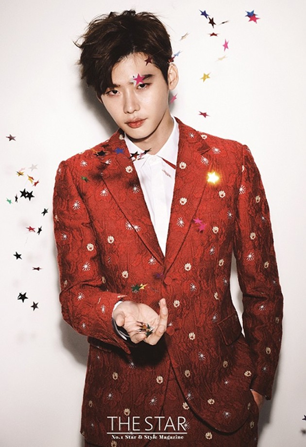 Gambar Foto Lee Jong Suk di Majalah The Star Edisi Desember 2013
