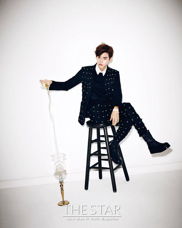 Gambar Foto Lee Jong Suk di Majalah The Star Edisi Desember 2013