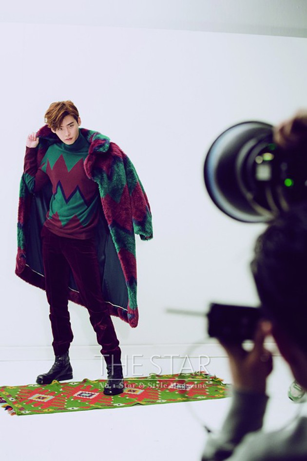 Gambar Foto Lee Jong Suk di Majalah The Star Edisi Desember 2013