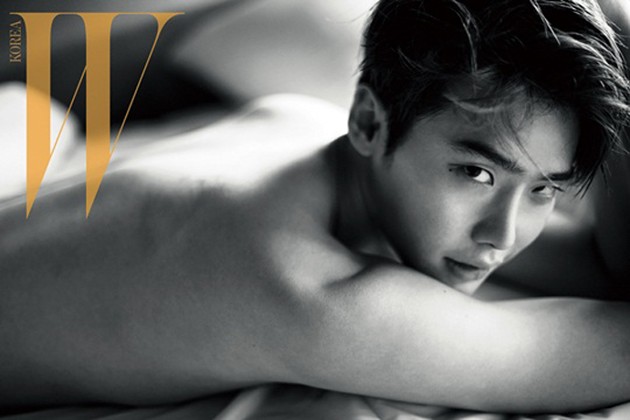 Gambar Foto Lee Jong Suk di Majalah W Korea Edisi Desember 2013